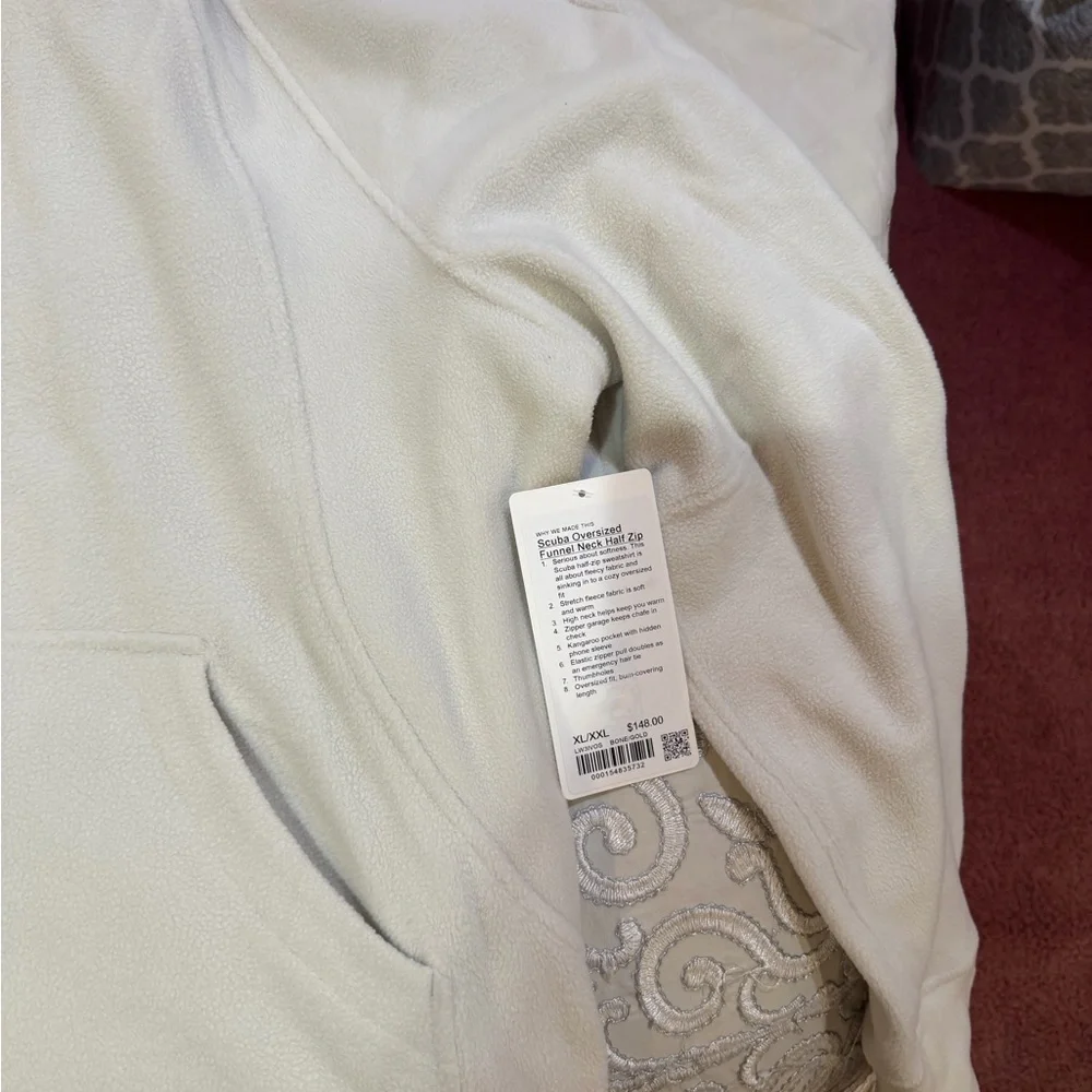 Scuba Tumbled Fleece Funnel-
Neck Half Zip
Colour Bone/Gold
Size XL/XXL - Picture 6 of 10